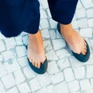 NWOT Iguaneye Sandals